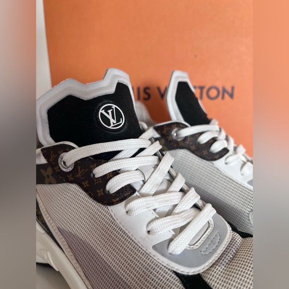 Louis Vuitton Run 55 Sneakers Size 39 Monogram LV - Picture 11 of 14